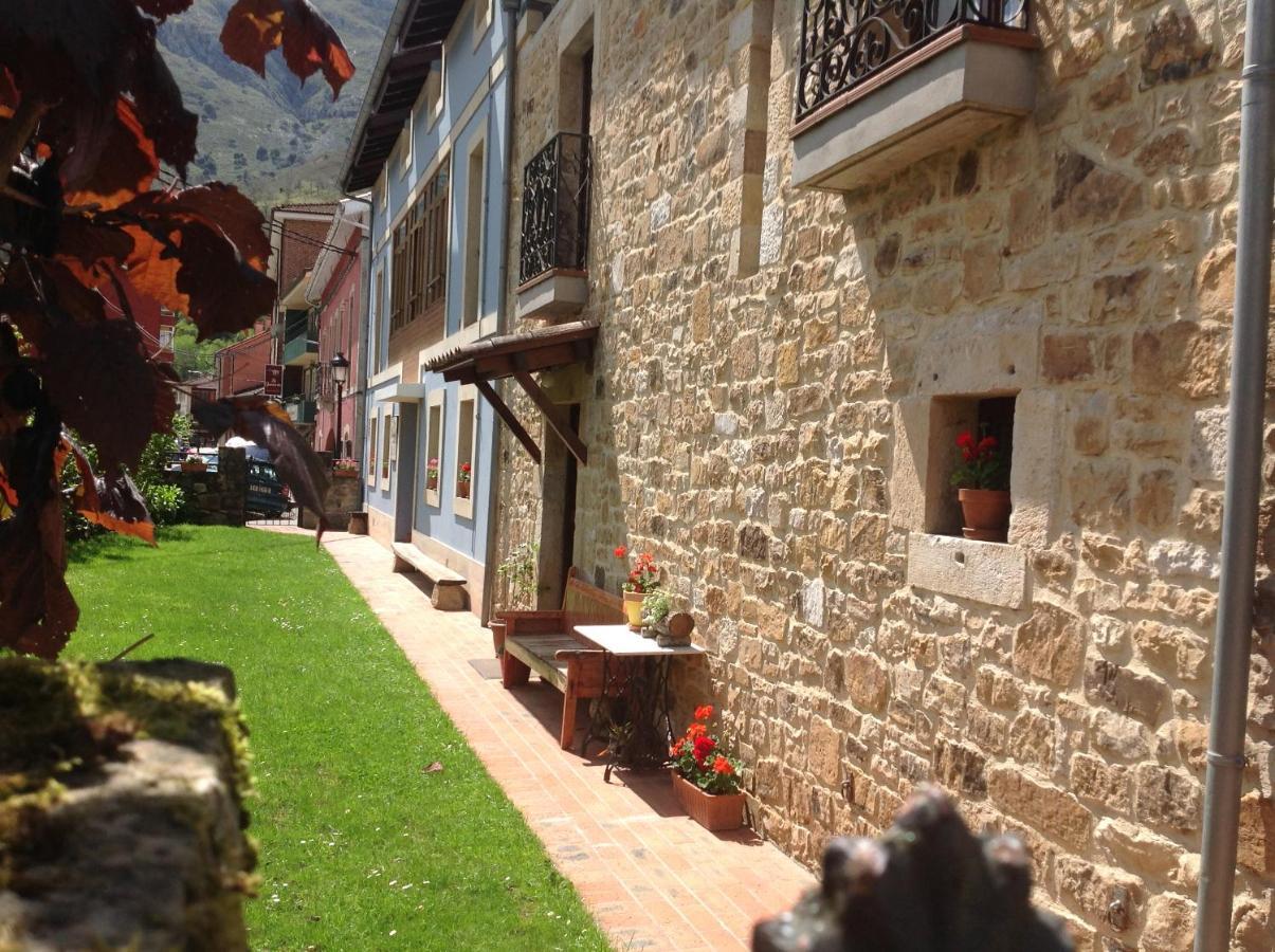 Appartamento Casa De La Tila Arenas De Cabrales Esterno foto